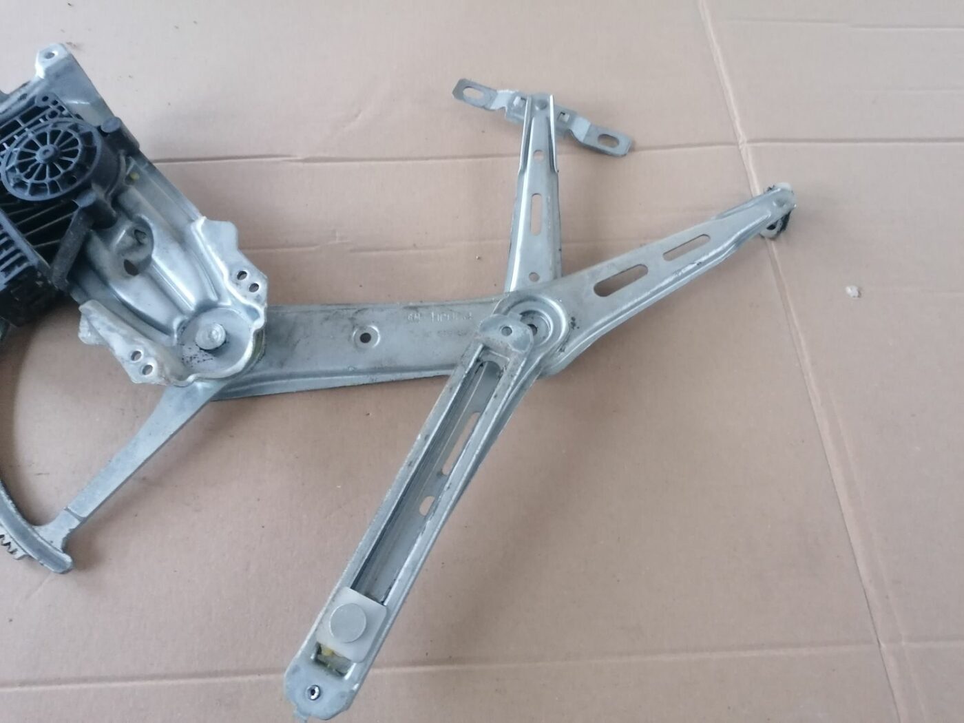 Stikla pacelšanas mehānisms priekšējais labais priekš OPEL ZAFIRA 2002 2 Stikla pacelšanas mehānisms priekšējais labais priekš OPEL ZAFIRA 2002