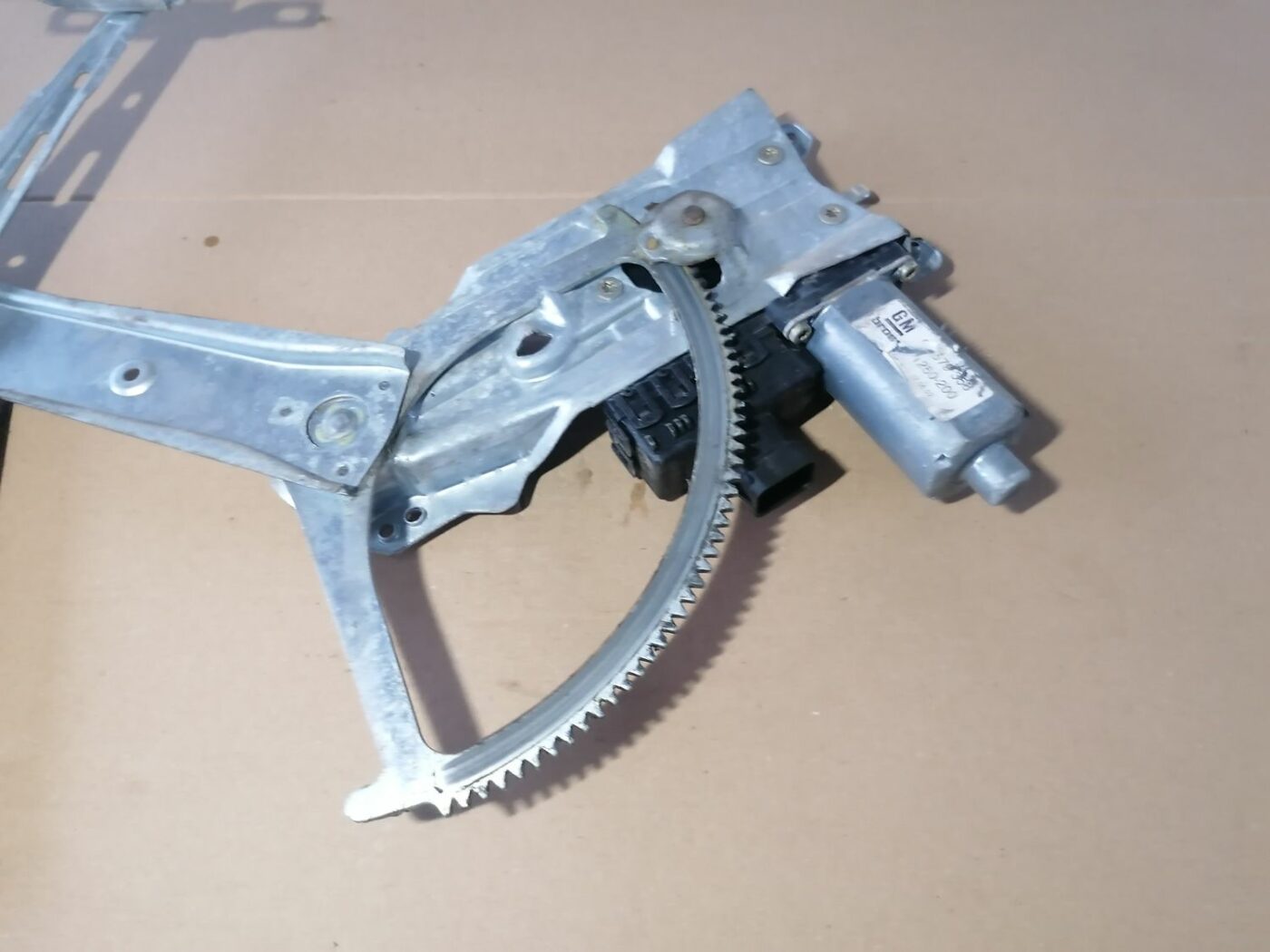 Stikla pacelšanas mehānisms priekšējais labais priekš OPEL ZAFIRA 2002 4 Stikla pacelšanas mehānisms priekšējais labais priekš OPEL ZAFIRA 2002