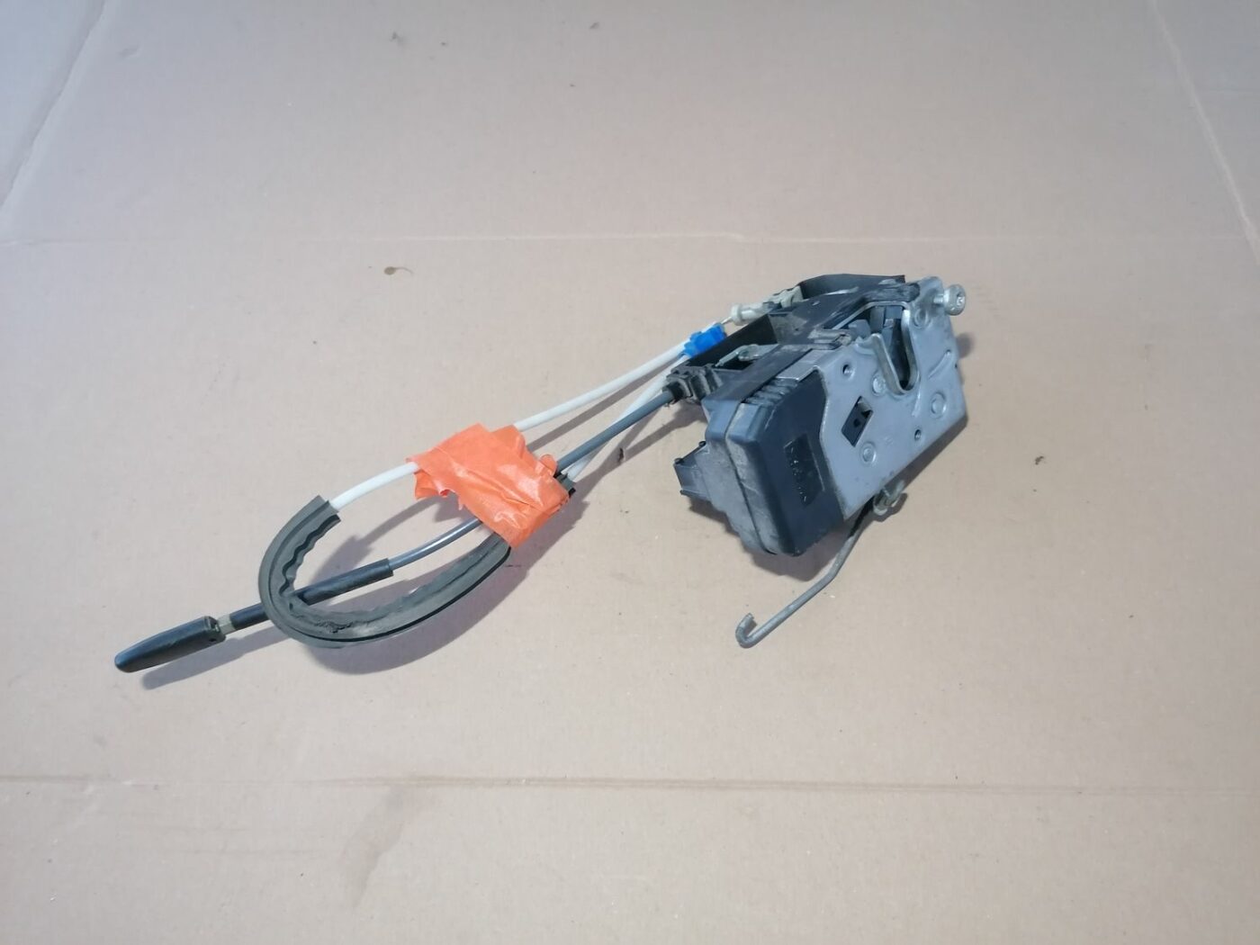 Priekšējo kreiso durvju slēdzene priekš OPEL ZAFIRA 2002 1 Priekšējo kreiso durvju slēdzene priekš OPEL ZAFIRA 2002