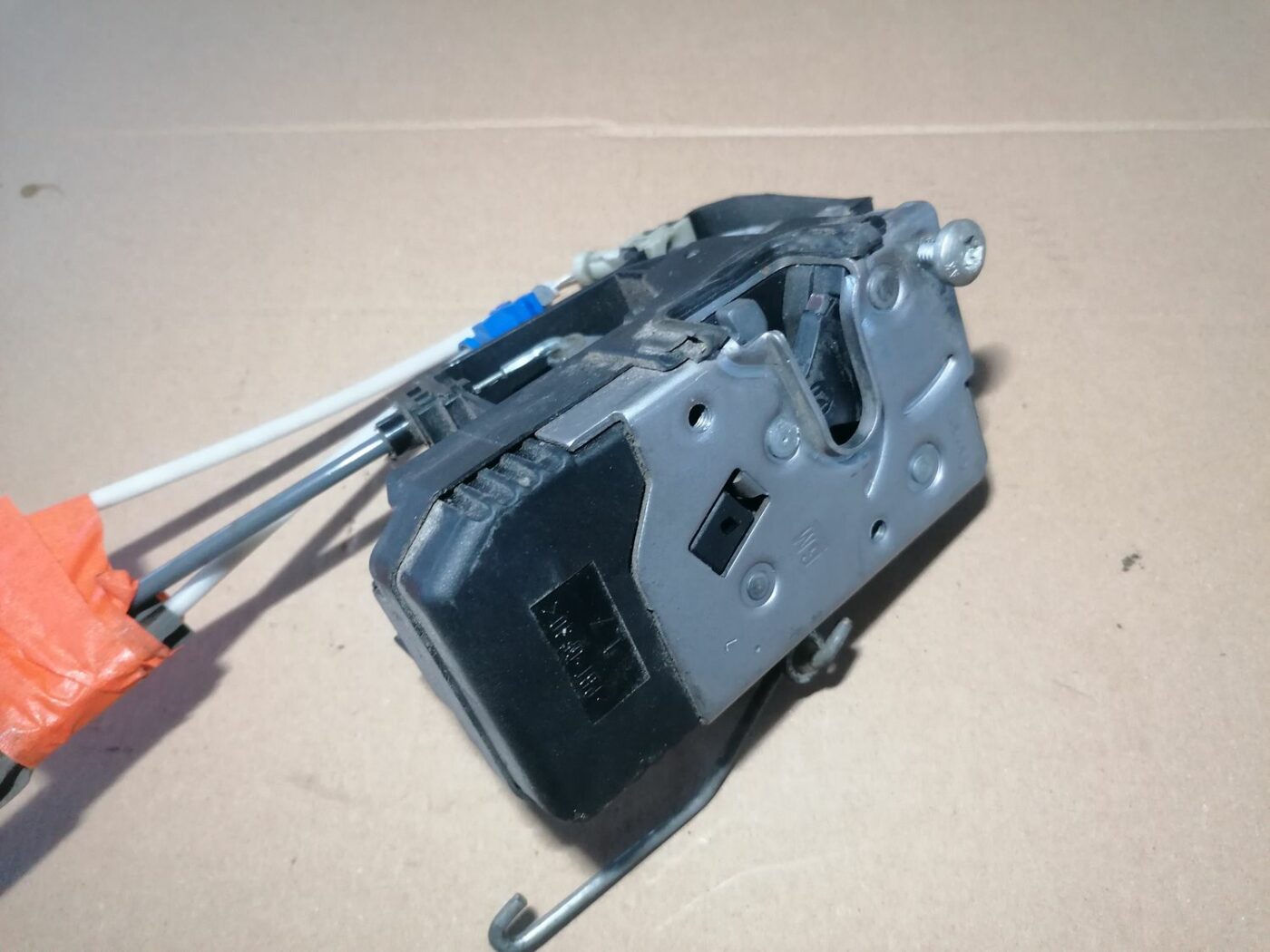 Priekšējo kreiso durvju slēdzene priekš OPEL ZAFIRA 2002 2 Priekšējo kreiso durvju slēdzene priekš OPEL ZAFIRA 2002