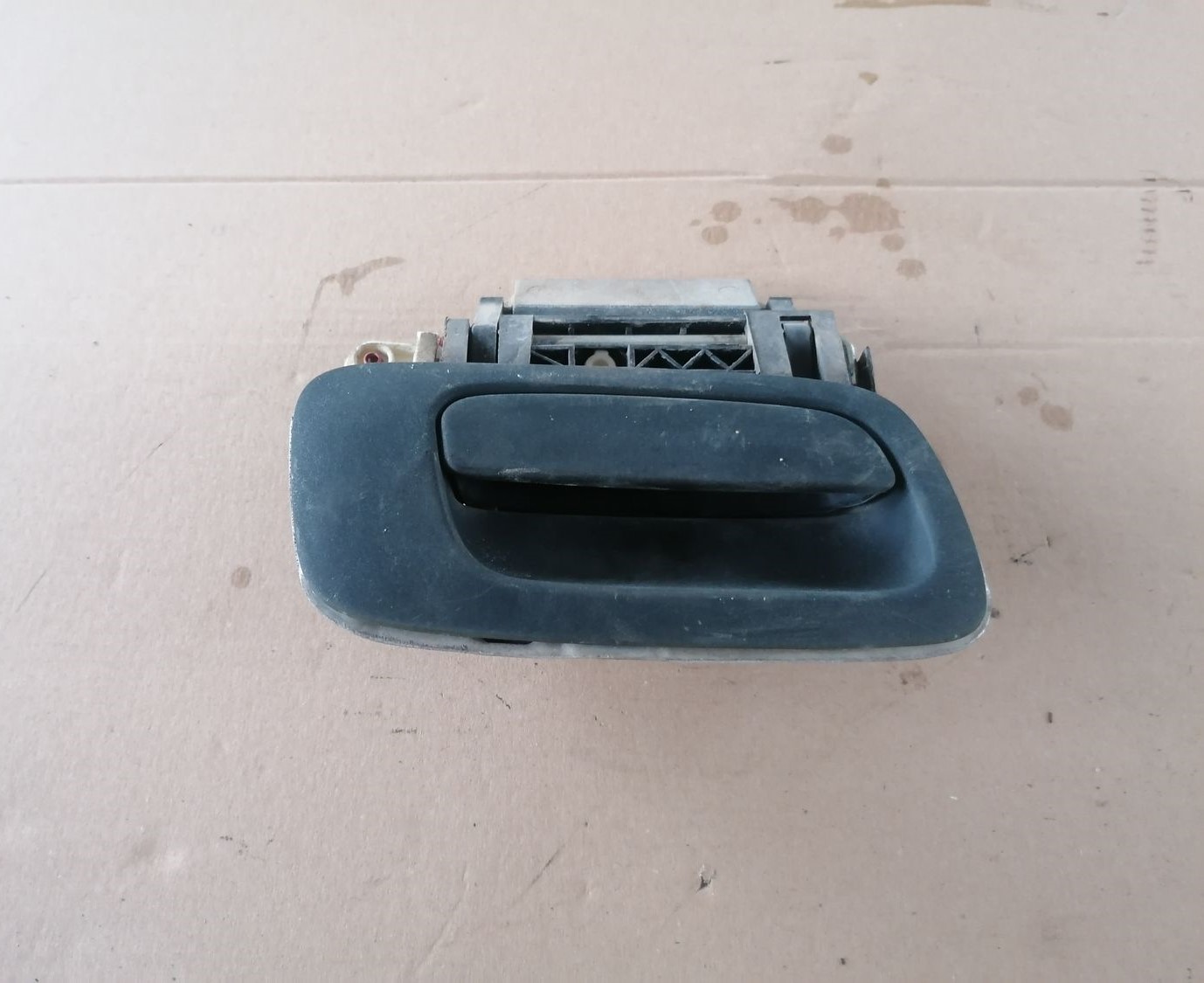 Aizmugurējāis labais durvju rokturis priekš OPEL ZAFIRA 2002 2 Aizmugurējāis labais durvju rokturis priekš OPEL ZAFIRA 2002