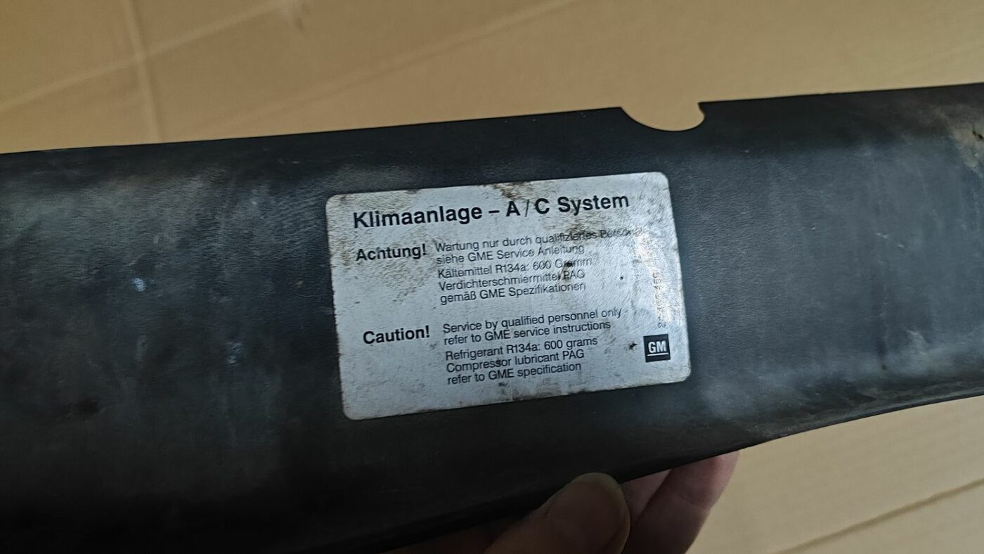 Vējstikla uzlikas (deflektora) režģis priekš OPEL ZAFIRA 2002