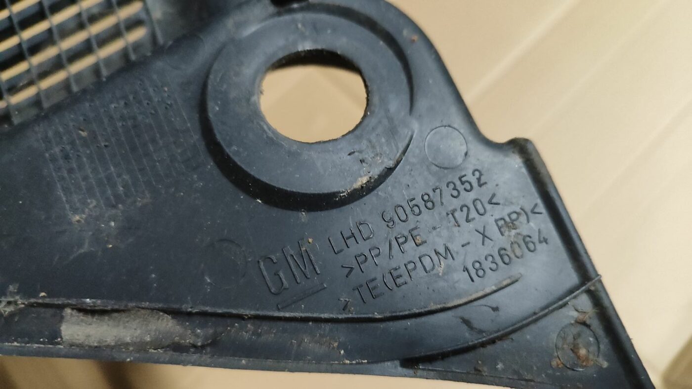 Vējstikla uzlikas (deflektora) režģis priekš OPEL ZAFIRA 2002 3 Vējstikla uzlikas (deflektora) režģis priekš OPEL ZAFIRA 2002