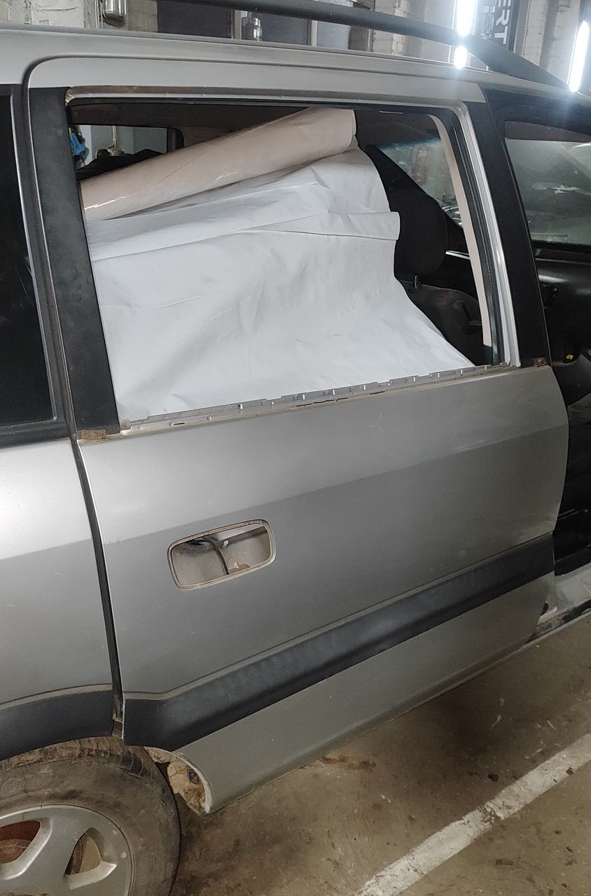 Aizmugurējās labās durvis priekš OPEL ZAFIRA 2002 7 Aizmugurējās labās durvis priekš OPEL ZAFIRA 2002