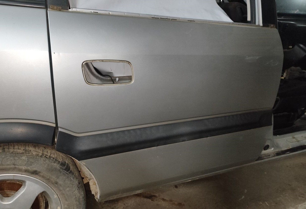 Aizmugurējās labās durvis priekš OPEL ZAFIRA 2002 1 Aizmugurējās labās durvis priekš OPEL ZAFIRA 2002