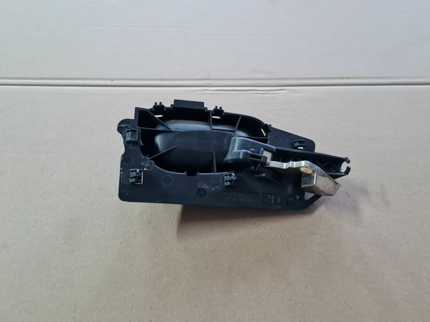 Salona durvju rokturis, aizmugures kreisais priekš PEUGEOT 307 2003 4 Salona durvju rokturis, aizmugures kreisais priekš PEUGEOT 307 2003