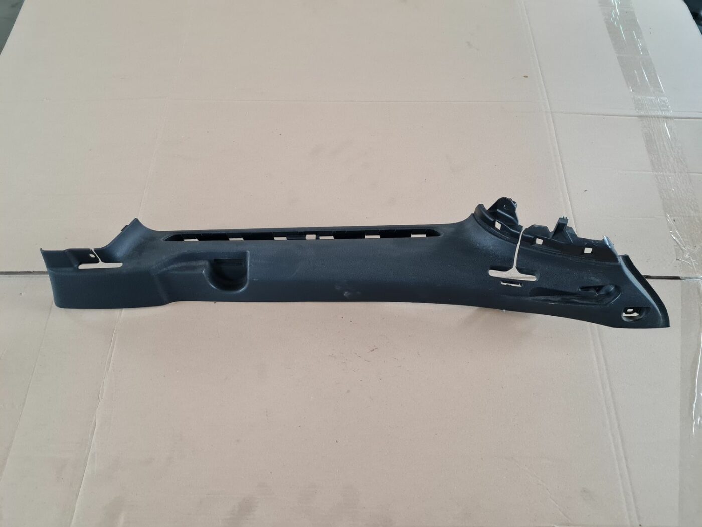 Bagāžnieka žalūziju sliedes priekš PEUGEOT 307 2003 1 Bagāžnieka žalūziju sliedes priekš PEUGEOT 307 2003