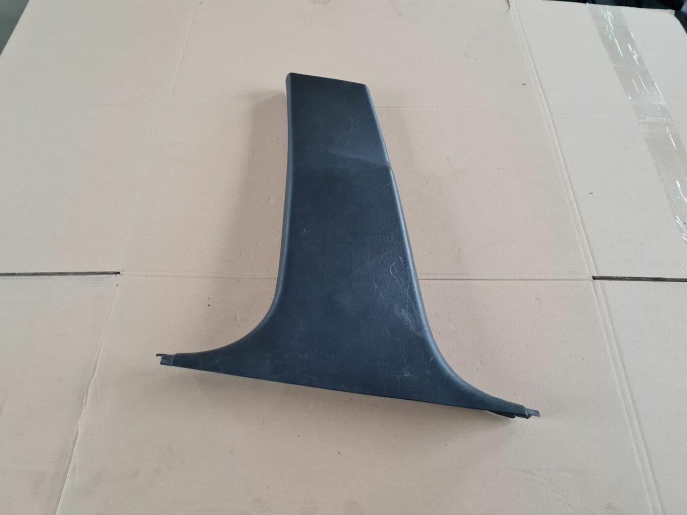 Vidējas salona statnes apdare priekš PEUGEOT 307 2003 1 Vidējas salona statnes apdare priekš PEUGEOT 307 2003