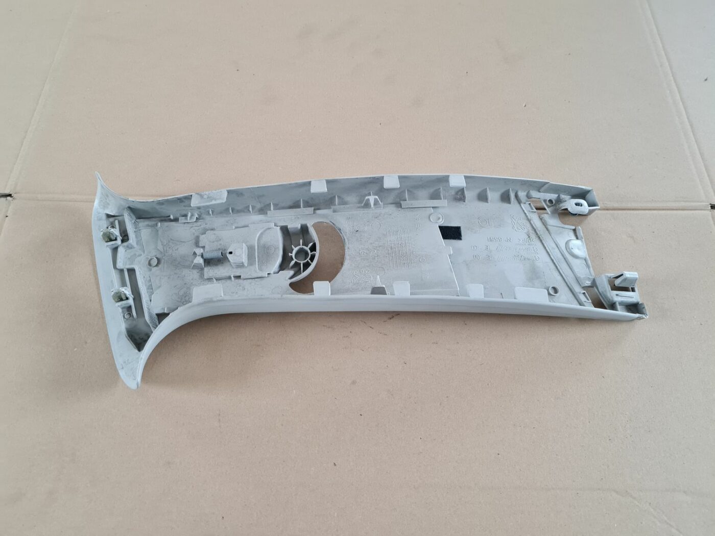 Vidējas salona statnes apdare priekš PEUGEOT 307 2003 2 Vidējas salona statnes apdare priekš PEUGEOT 307 2003