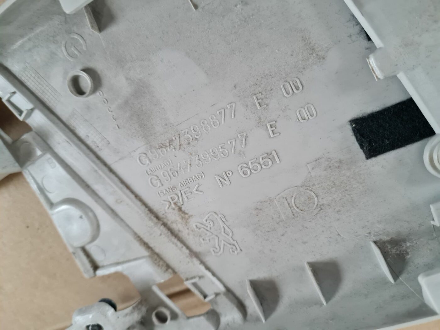 Vidējas salona statnes apdare priekš PEUGEOT 307 2003 3 Vidējas salona statnes apdare priekš PEUGEOT 307 2003