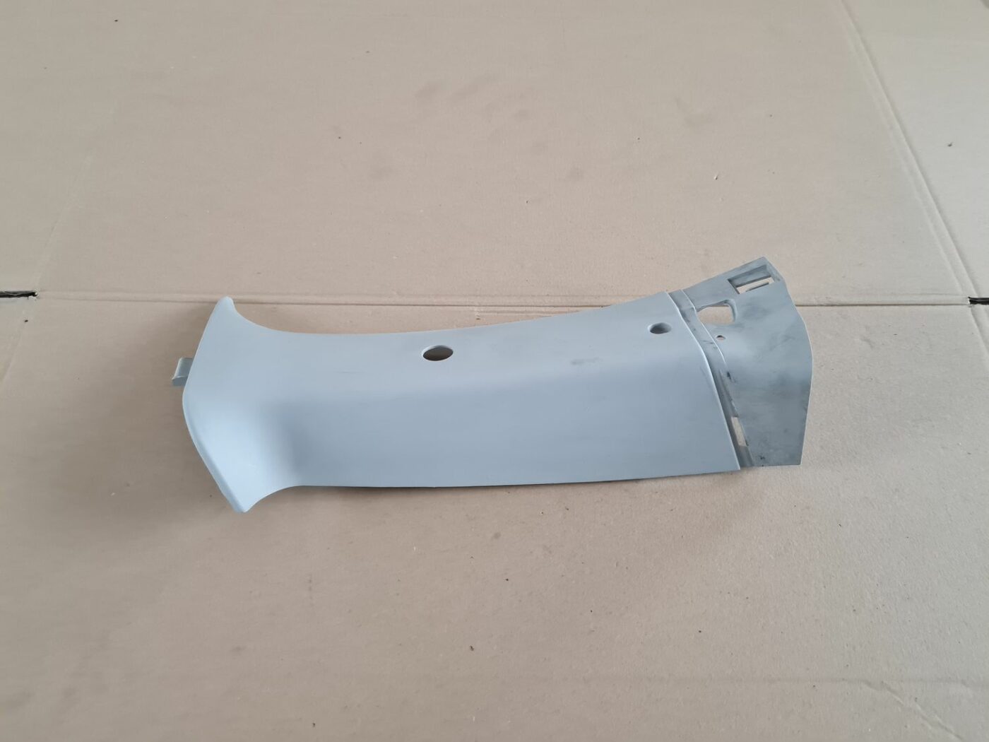 Aizmugurējas salona statnes apdare priekš PEUGEOT 307 2003