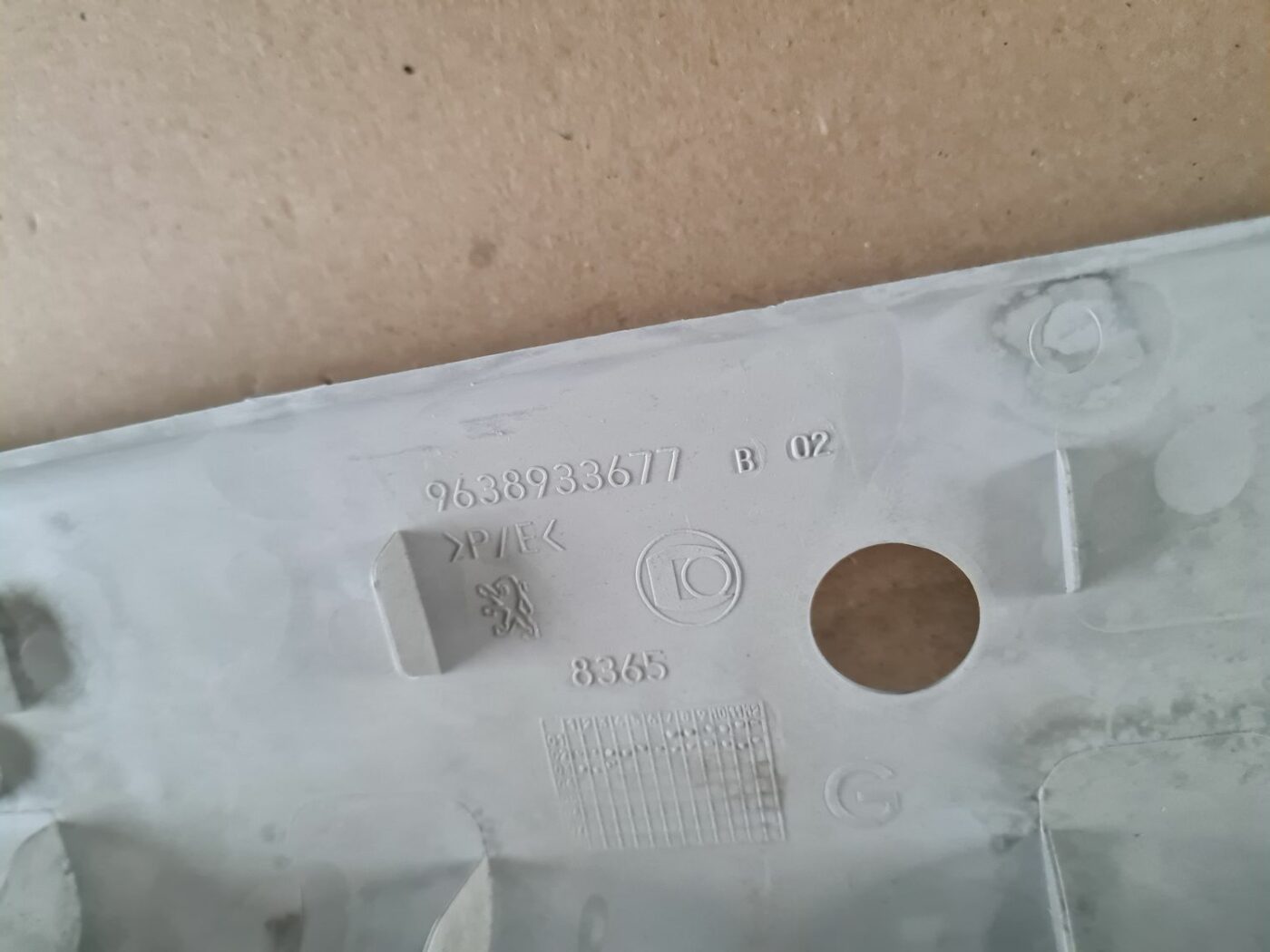 Aizmugurējas salona statnes apdare priekš PEUGEOT 307 2003