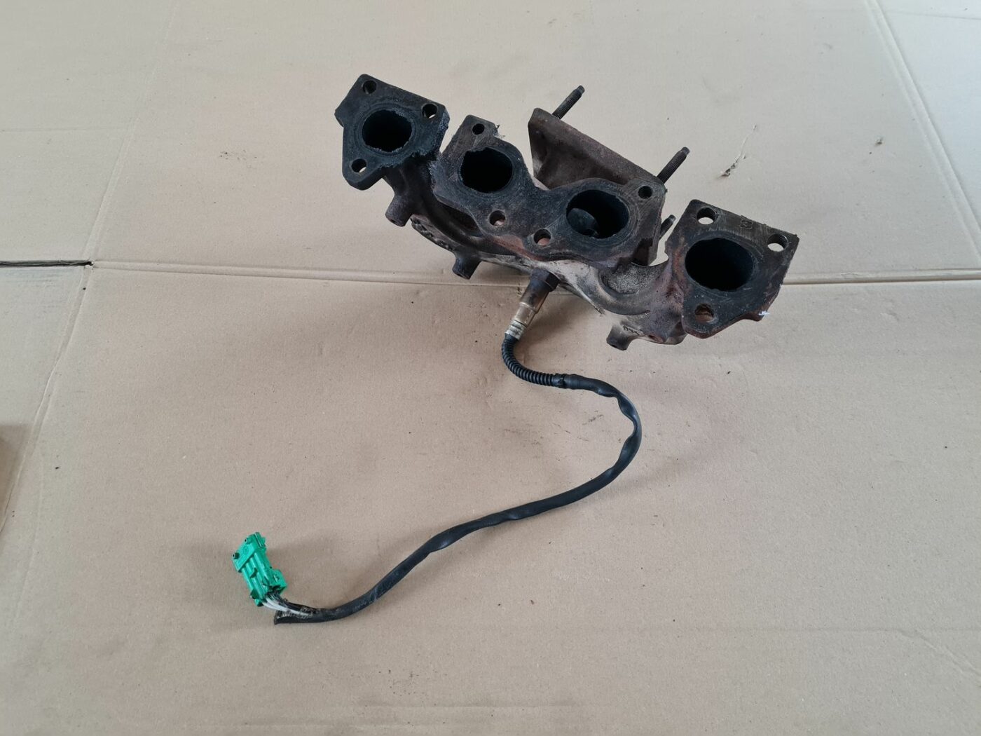 Izplūdes kolektors priekš PEUGEOT 307 2003 3 Izplūdes kolektors priekš PEUGEOT 307 2003