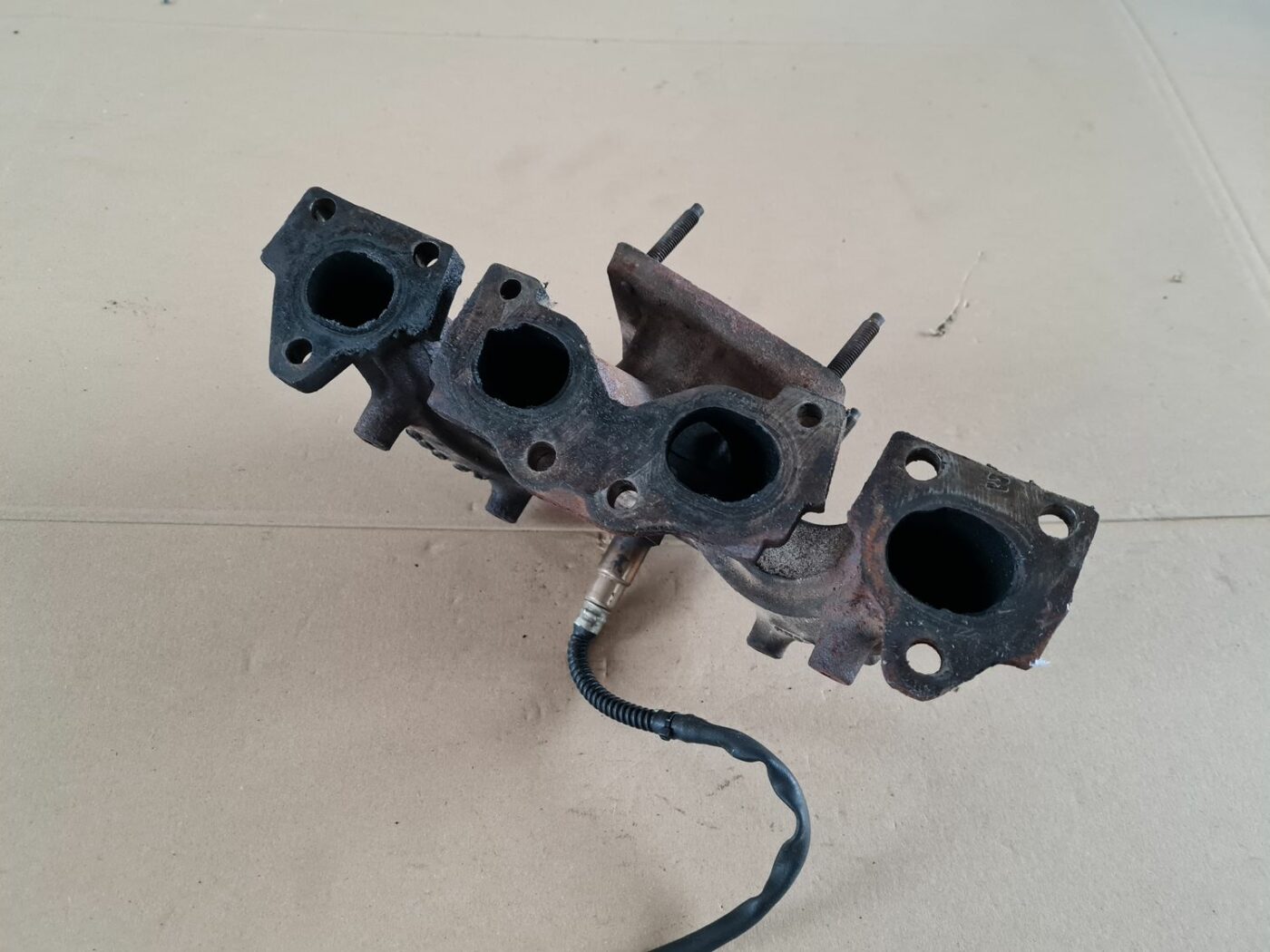 Izplūdes kolektors priekš PEUGEOT 307 2003 1 Izplūdes kolektors priekš PEUGEOT 307 2003