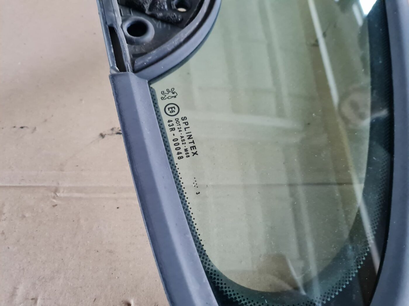 Priekšējais sānu stikls, pa labi priekš PEUGEOT 307 2003 2 Priekšējais sānu stikls, pa labi priekš PEUGEOT 307 2003