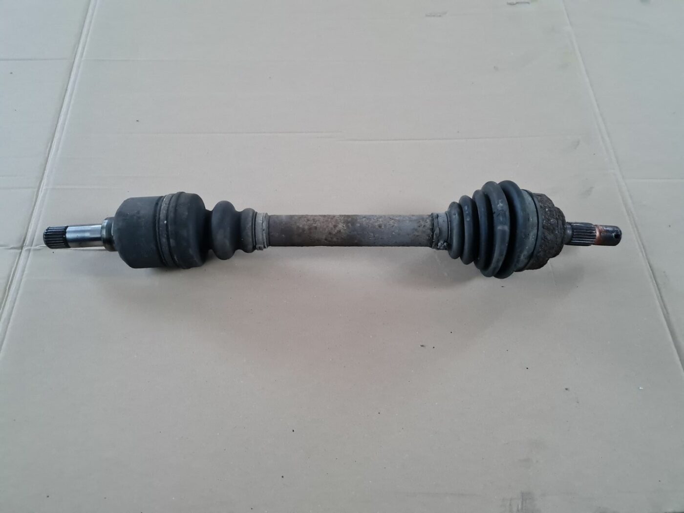 Pusass priekšējā kreisā priekš PEUGEOT 307 2003