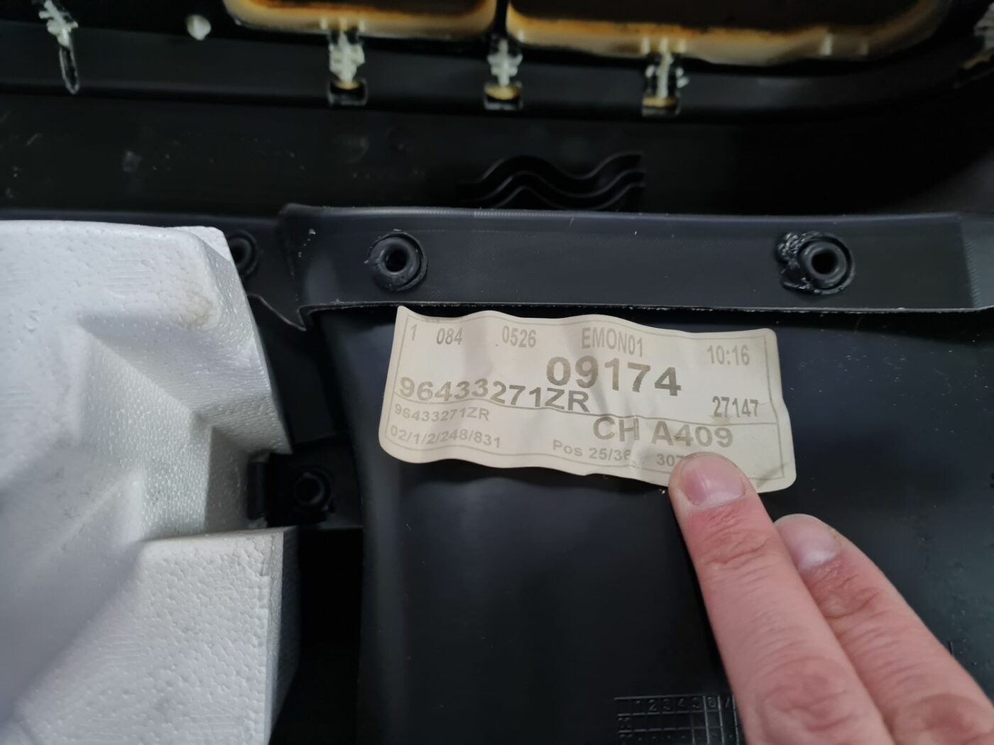 Priekšējo labo durvju apdare priekš PEUGEOT 307 2003 2 Priekšējo labo durvju apdare priekš PEUGEOT 307 2003