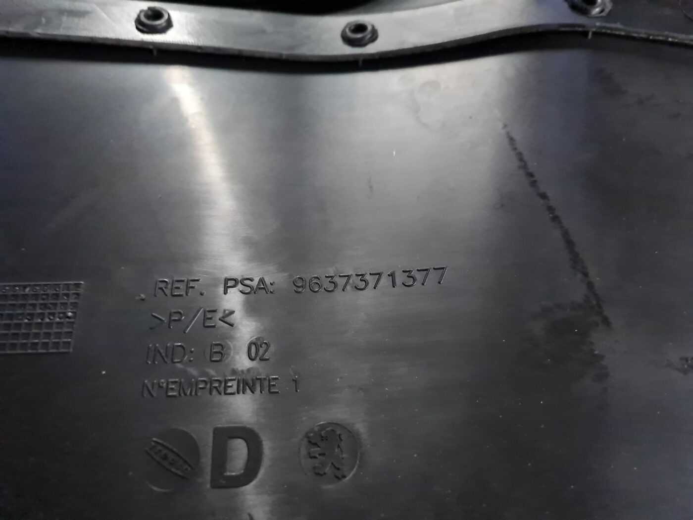 Aizmugurējo labo durvju apdare priekš PEUGEOT 307 2003 4 Aizmugurējo labo durvju apdare priekš PEUGEOT 307 2003