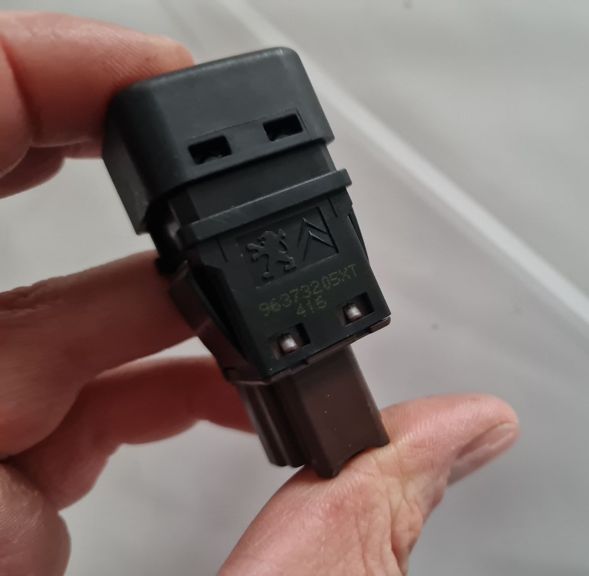 Drošības spilvena izslēgšanas slēdzis priekš CITROEN C4 2006-2 3 Drošības spilvena izslēgšanas slēdzis priekš CITROEN C4 2006-2