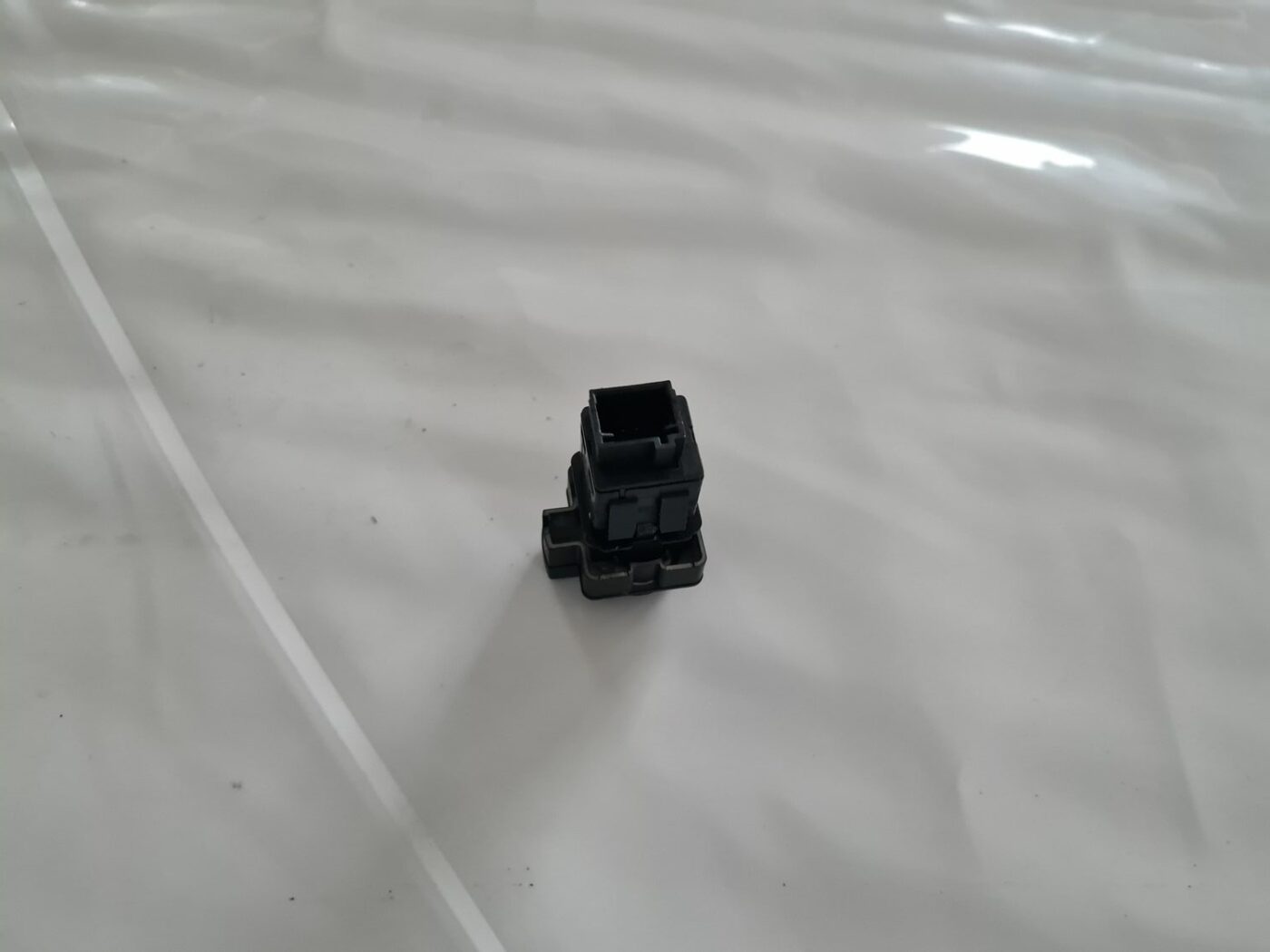 Atvēršanas/aizvēršanas poga priekš CITROEN C4 2006-2 2 Atvēršanas/aizvēršanas poga priekš CITROEN C4 2006-2