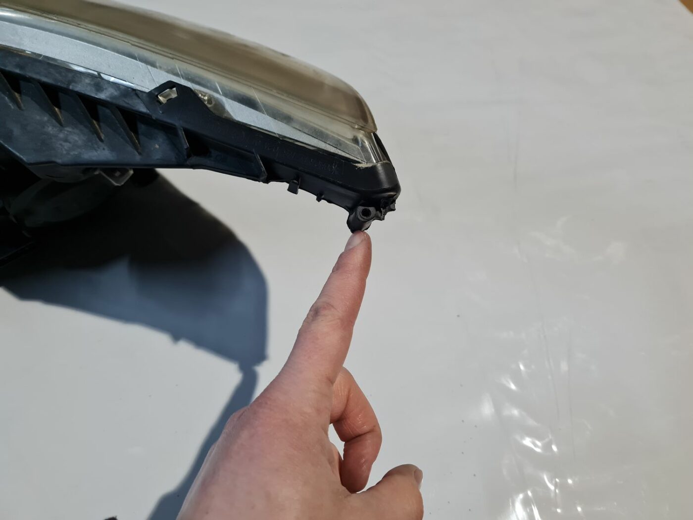 Priekšējais labais lukturis priekš CITROEN C4 2006-2 5 Priekšējais labais lukturis priekš CITROEN C4 2006-2