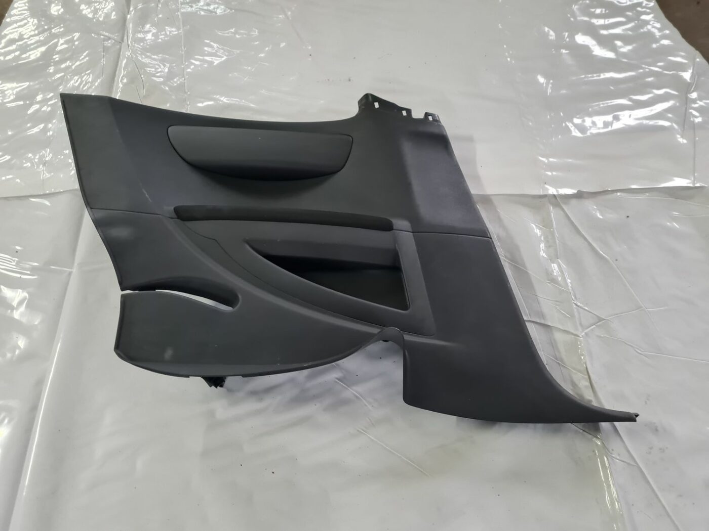 Aizmugurējo kreiso durvju apdare priekš CITROEN C4 2006-2 1 Aizmugurējo kreiso durvju apdare priekš CITROEN C4 2006-2