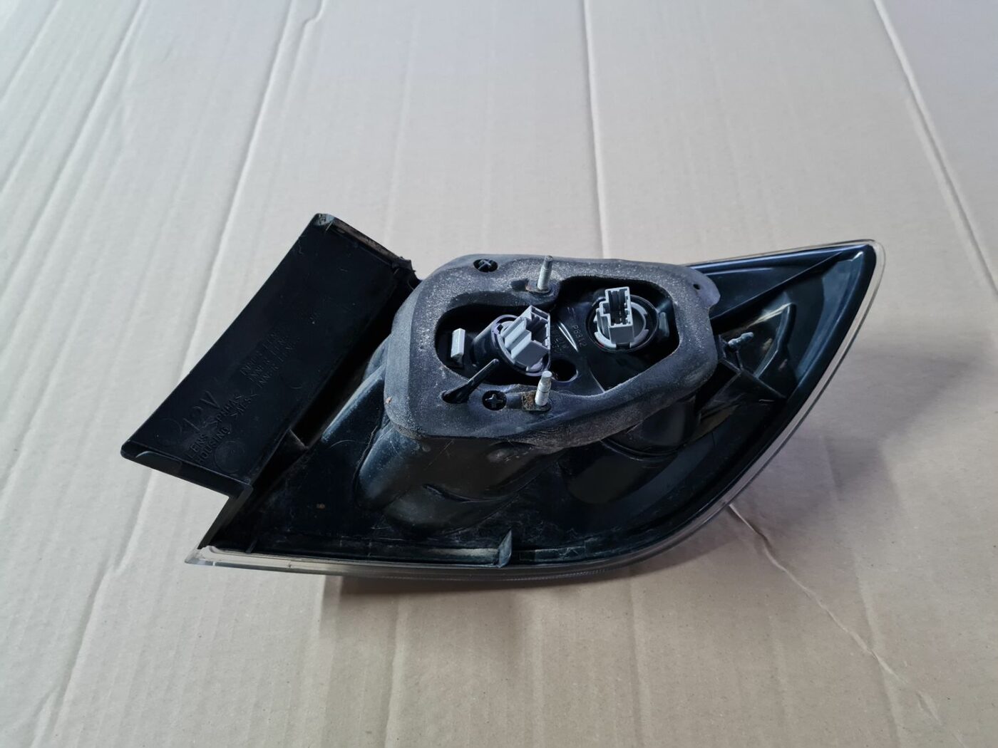 Aizmugurējais kreisais lukturis priekš MAZDA 3 2007 2 Aizmugurējais kreisais lukturis priekš MAZDA 3 2007