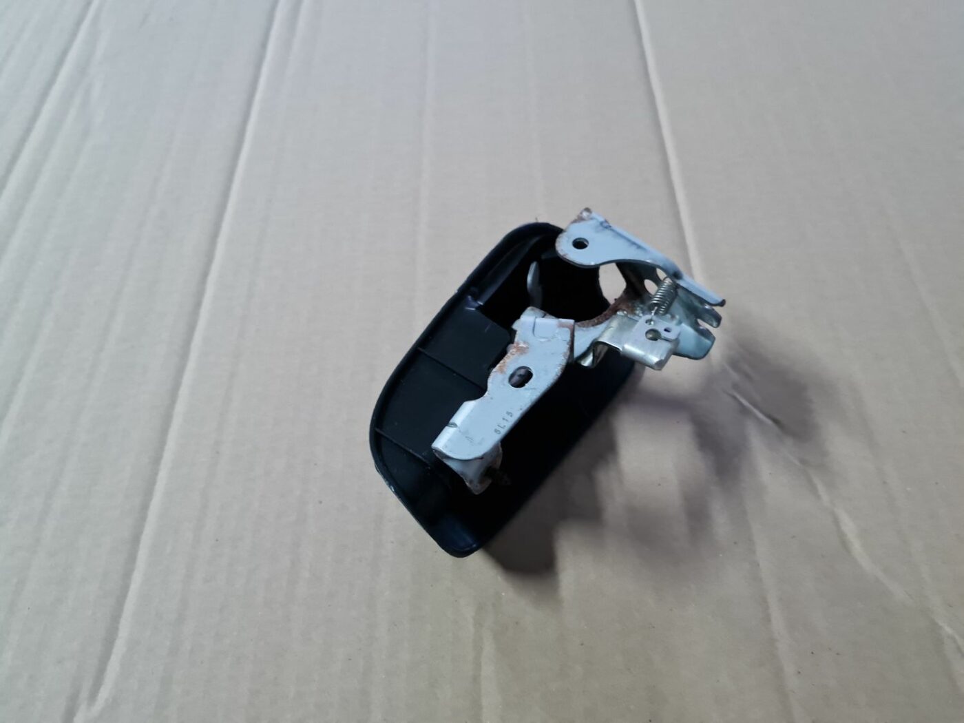 Degvielas tvertnes atvēršanas poga priekš MAZDA 3 2007