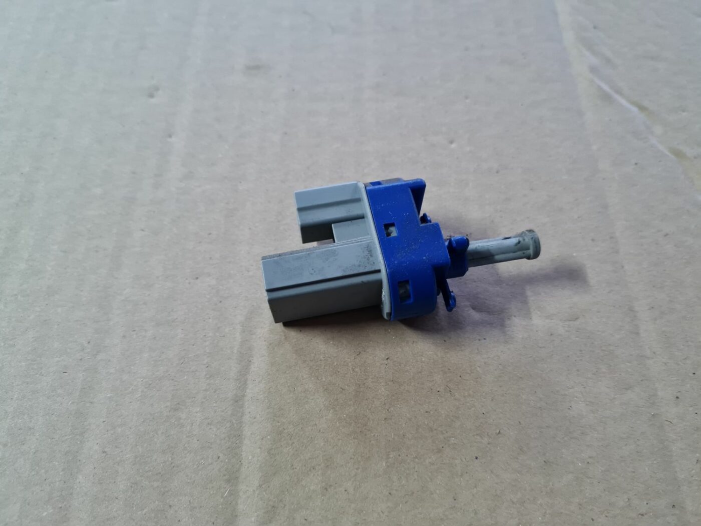 Sajūga pedāļa pozīcijas devējs priekš MAZDA 3 2007 2 Sajūga pedāļa pozīcijas devējs priekš MAZDA 3 2007