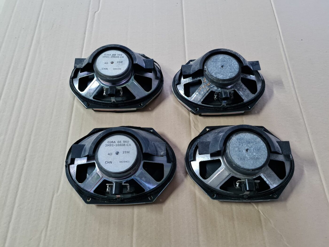 Durvju skaļrunis, apakšā priekš MAZDA 3 2007 6 Durvju skaļrunis, apakšā priekš MAZDA 3 2007