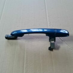 Priekšējāis labais durvju rokturis priekš MAZDA 3 2007