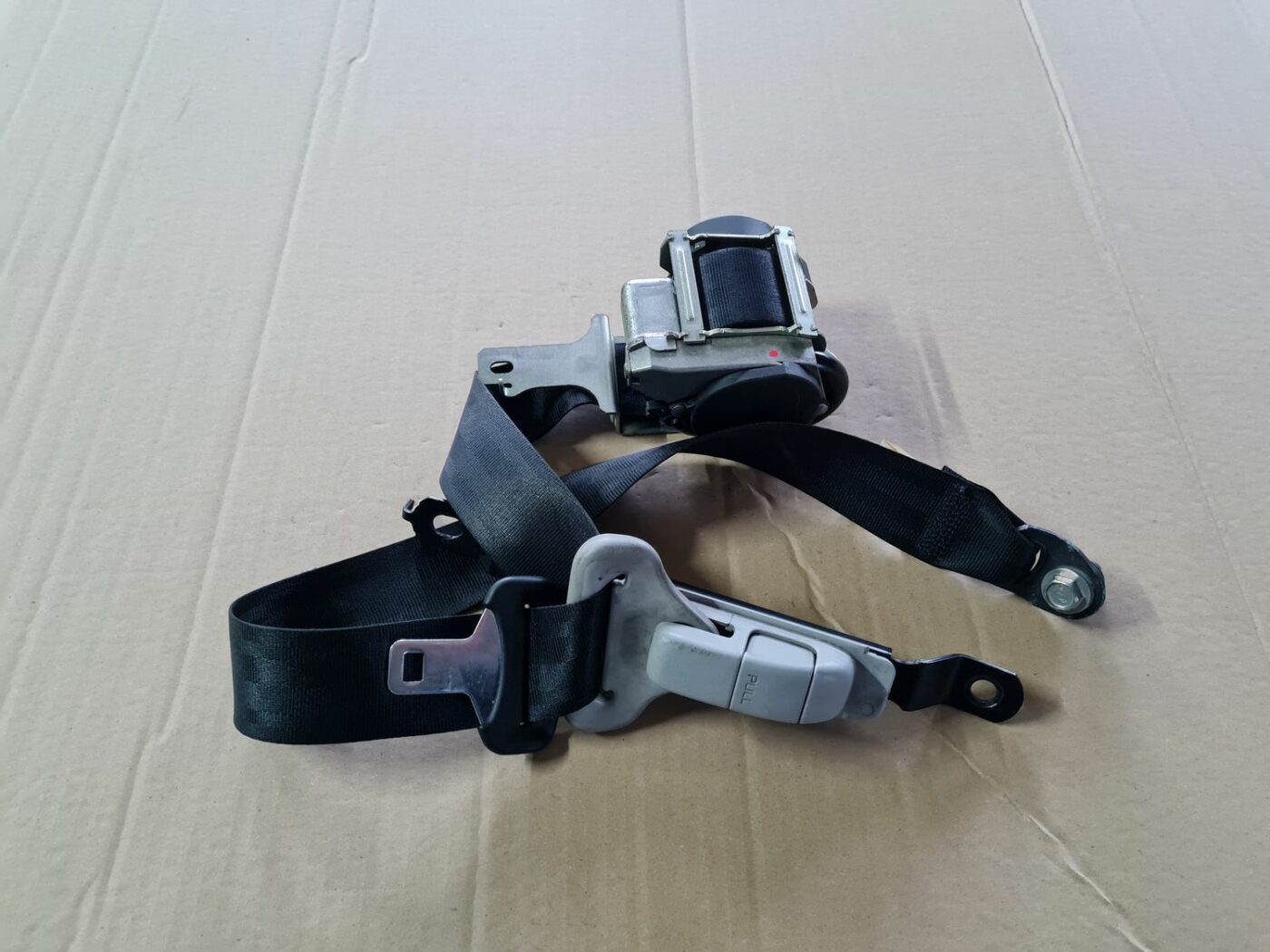 Priekšējā labā drošības josta priekš MAZDA 3 2007 1 Priekšējā labā drošības josta priekš MAZDA 3 2007