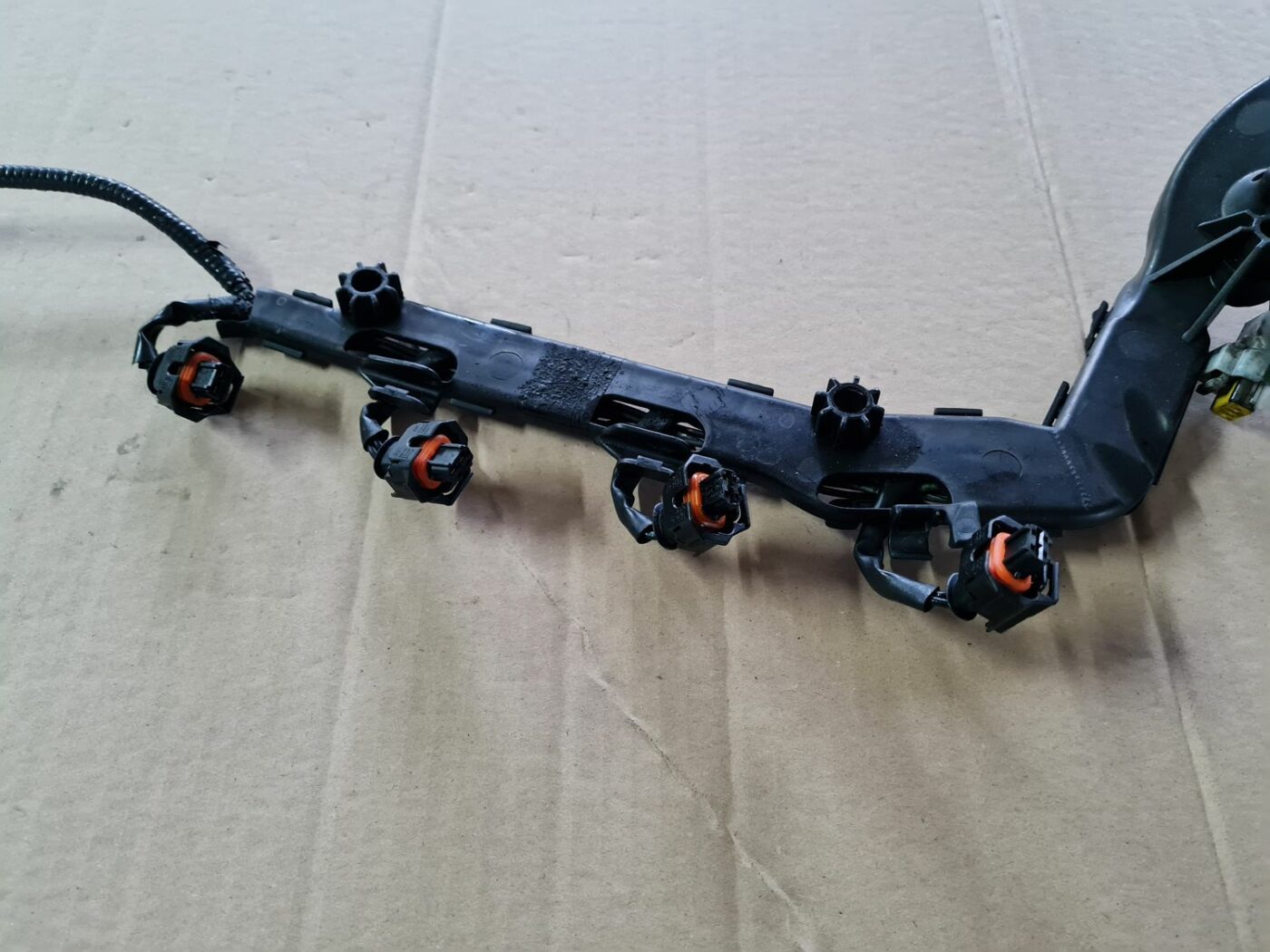 Degvielas smidzinātāju vadi priekš MAZDA 3 2007 2 Degvielas smidzinātāju vadi priekš MAZDA 3 2007