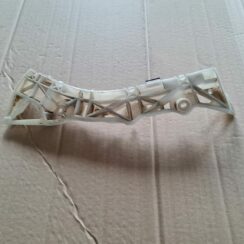 Aizmugurējā spārna un bufera stiprinājums priekš MAZDA 3 2007