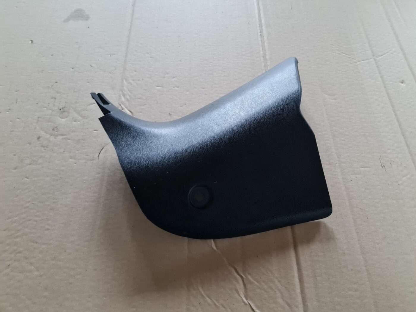 Sliekšņa priekšēja kreisa uzlika (salonā) priekš MAZDA 3 2007 1 Sliekšņa priekšēja kreisa uzlika (salonā) priekš MAZDA 3 2007