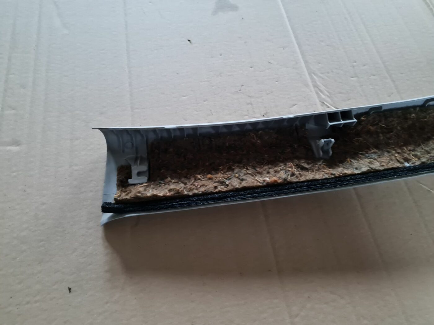 Priekšējas salona statnes apdare priekš MAZDA 3 2007