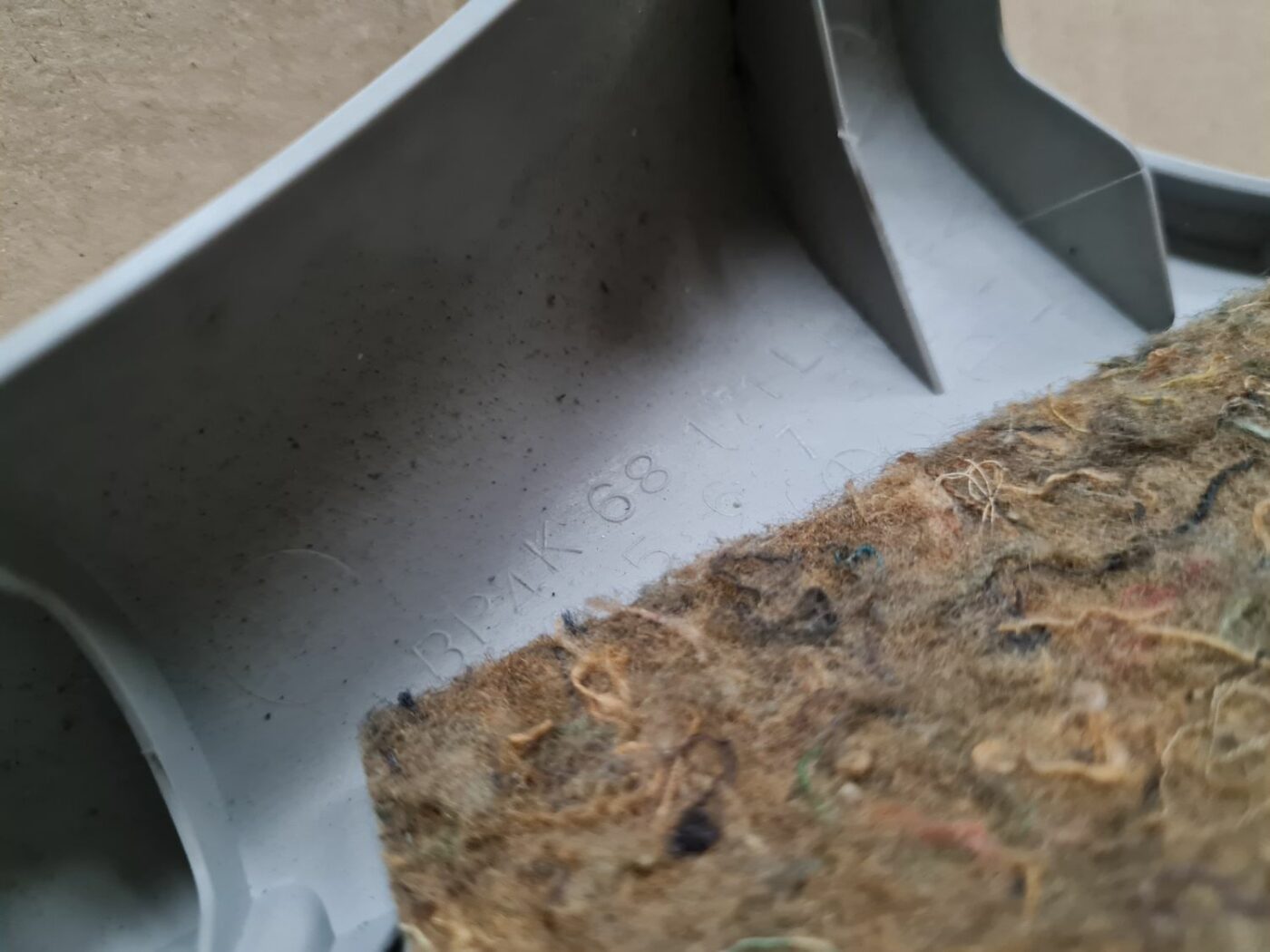 Priekšējas salona statnes apdare priekš MAZDA 3 2007