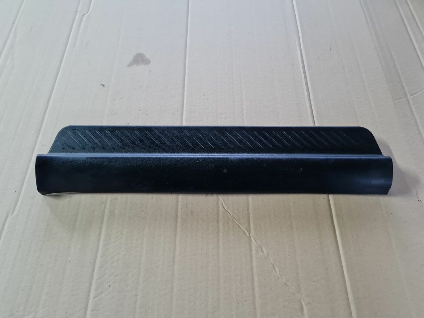 Sliekšņa priekšēja laba uzlika (salonā) priekš MAZDA 3 2007 1 Sliekšņa priekšēja laba uzlika (salonā) priekš MAZDA 3 2007