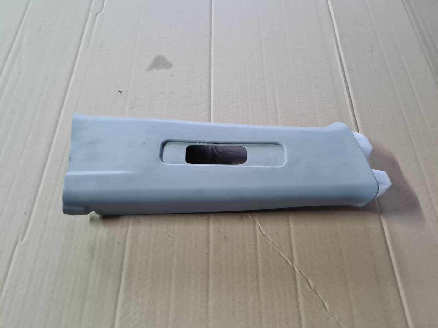 Vidējas salona statnes apdare priekš MAZDA 3 2007 1 Vidējas salona statnes apdare priekš MAZDA 3 2007