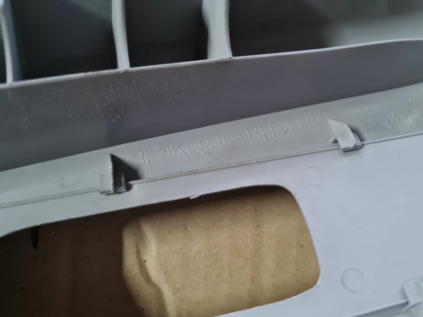 Vidējas salona statnes apdare priekš MAZDA 3 2007 3 Vidējas salona statnes apdare priekš MAZDA 3 2007