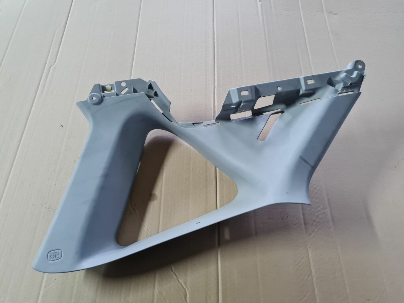 Bagažnieka nodalījuma statnes apdare priekš MAZDA 3 2007