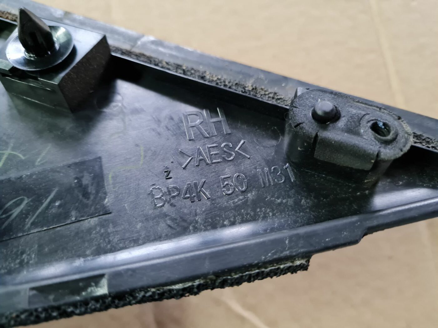 Durvju stikla moldings priekš MAZDA 3 2007