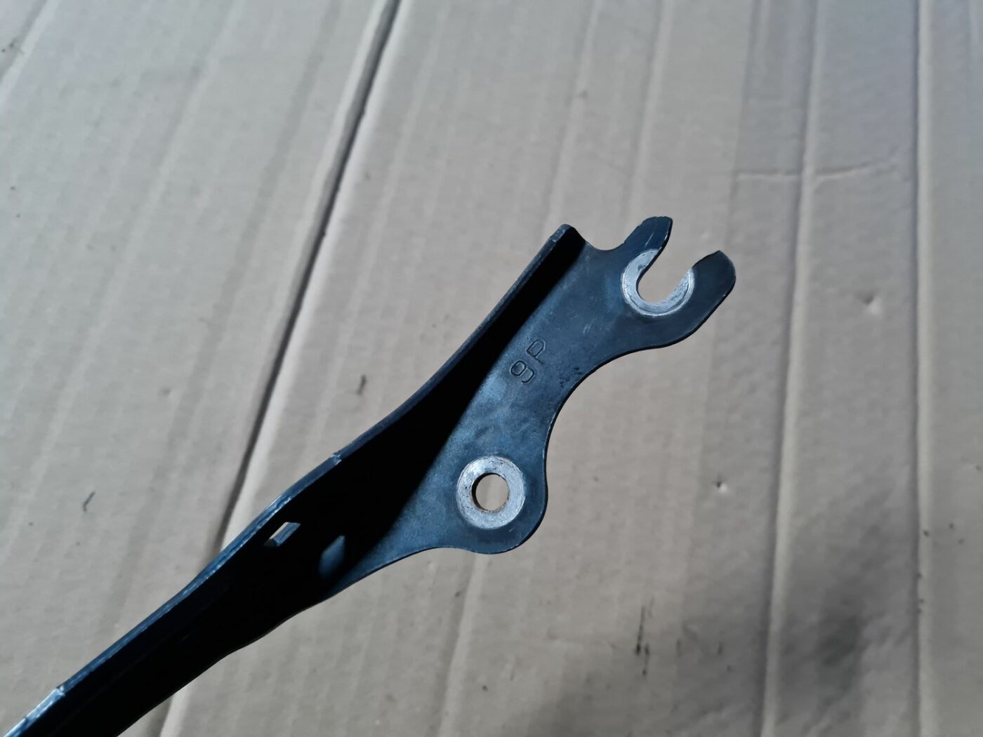 Pārsega eņģe, pa labi priekš MAZDA 3 2007 3 Pārsega eņģe, pa labi priekš MAZDA 3 2007