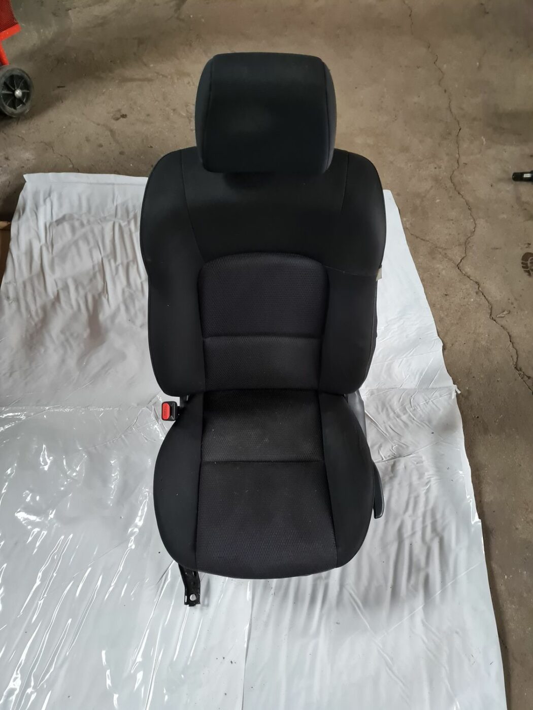 Priekšējais kreisais sēdeklis priekš MAZDA 3 2007 1 Priekšējais kreisais sēdeklis priekš MAZDA 3 2007