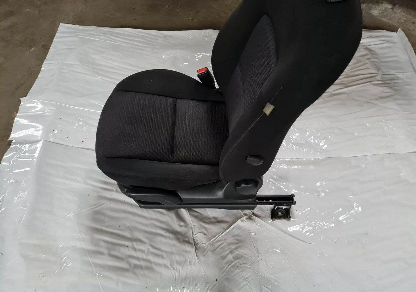 Priekšējais kreisais sēdeklis priekš MAZDA 3 2007 2 Priekšējais kreisais sēdeklis priekš MAZDA 3 2007