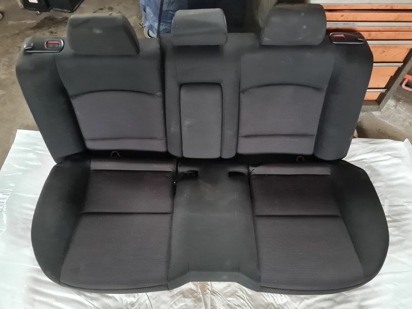 Aizmugurējais sēdeklis priekš MAZDA 3 2007 1 Aizmugurējais sēdeklis priekš MAZDA 3 2007