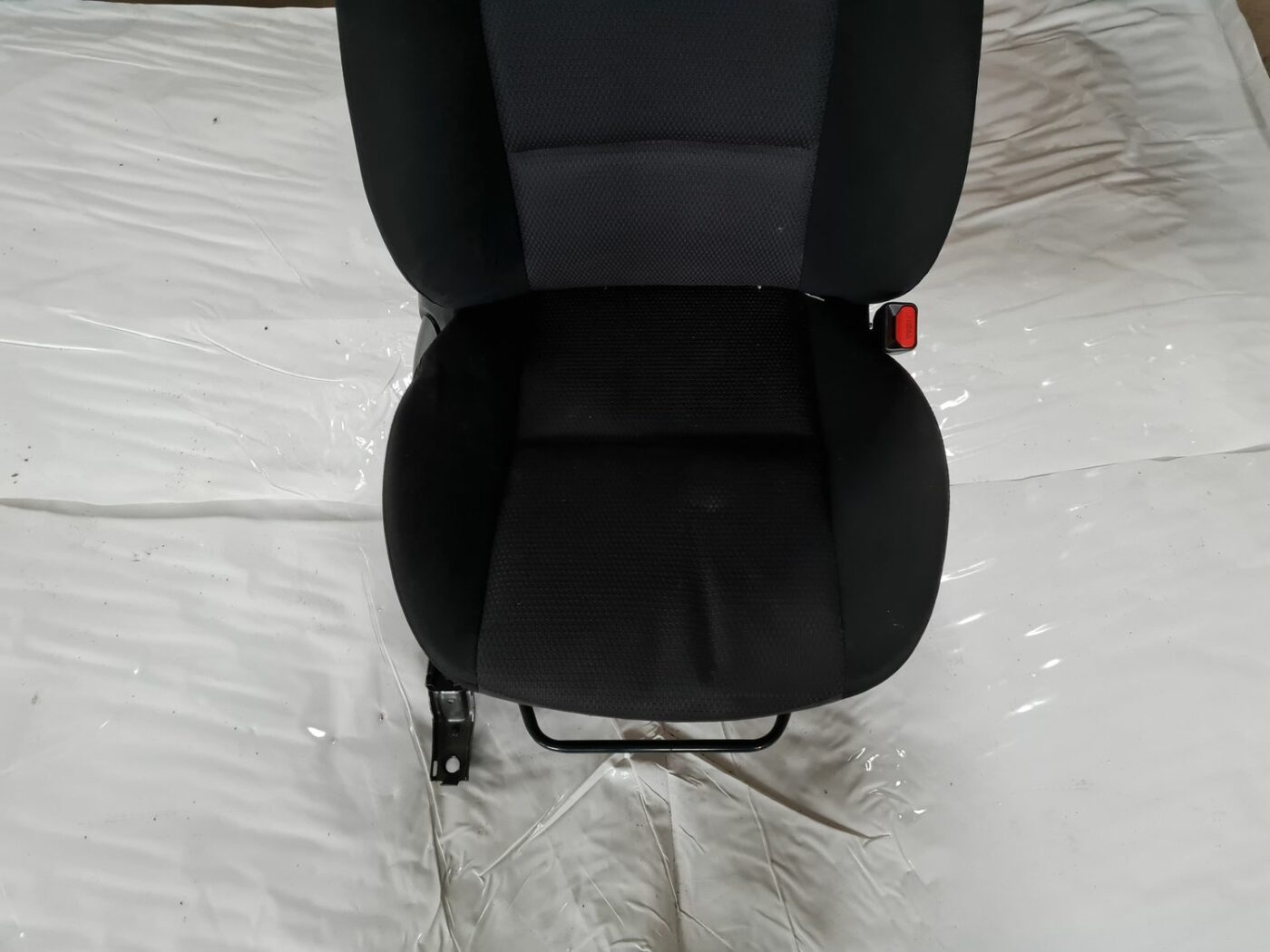 Priekšējais labais sēdeklis priekš MAZDA 3 2007 2 Priekšējais labais sēdeklis priekš MAZDA 3 2007