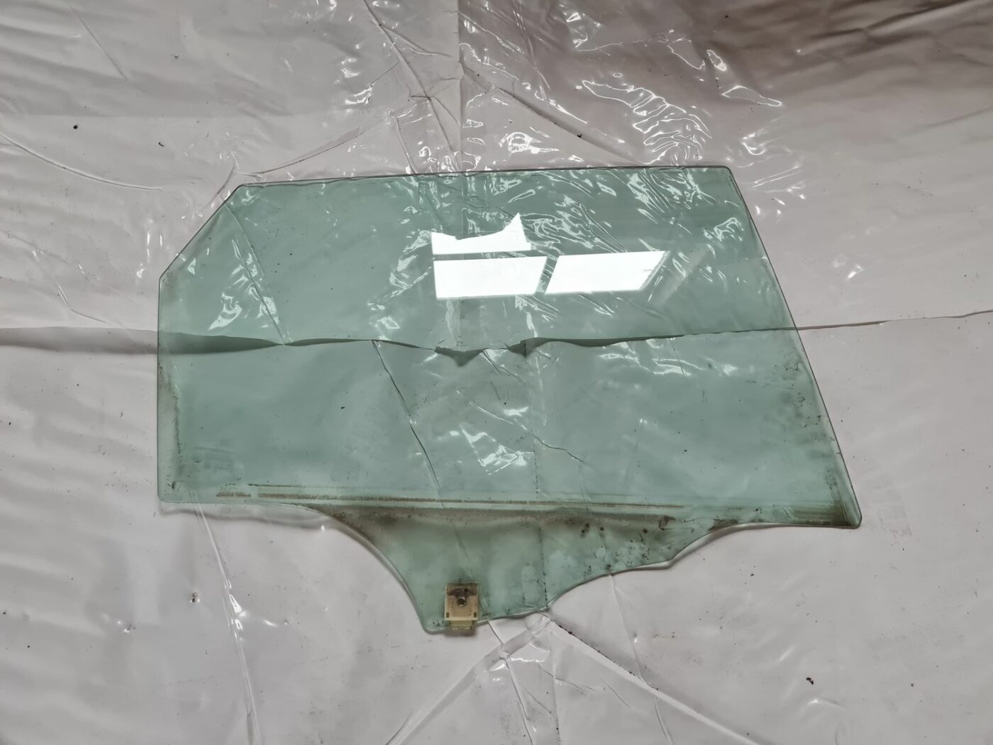 Aizmugurējo labo durvju stikls priekš MAZDA 3 2007 1 Aizmugurējo labo durvju stikls priekš MAZDA 3 2007