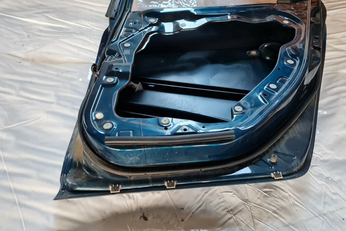 Aizmugurējās labās durvis priekš MAZDA 3 2007 3 Aizmugurējās labās durvis priekš MAZDA 3 2007