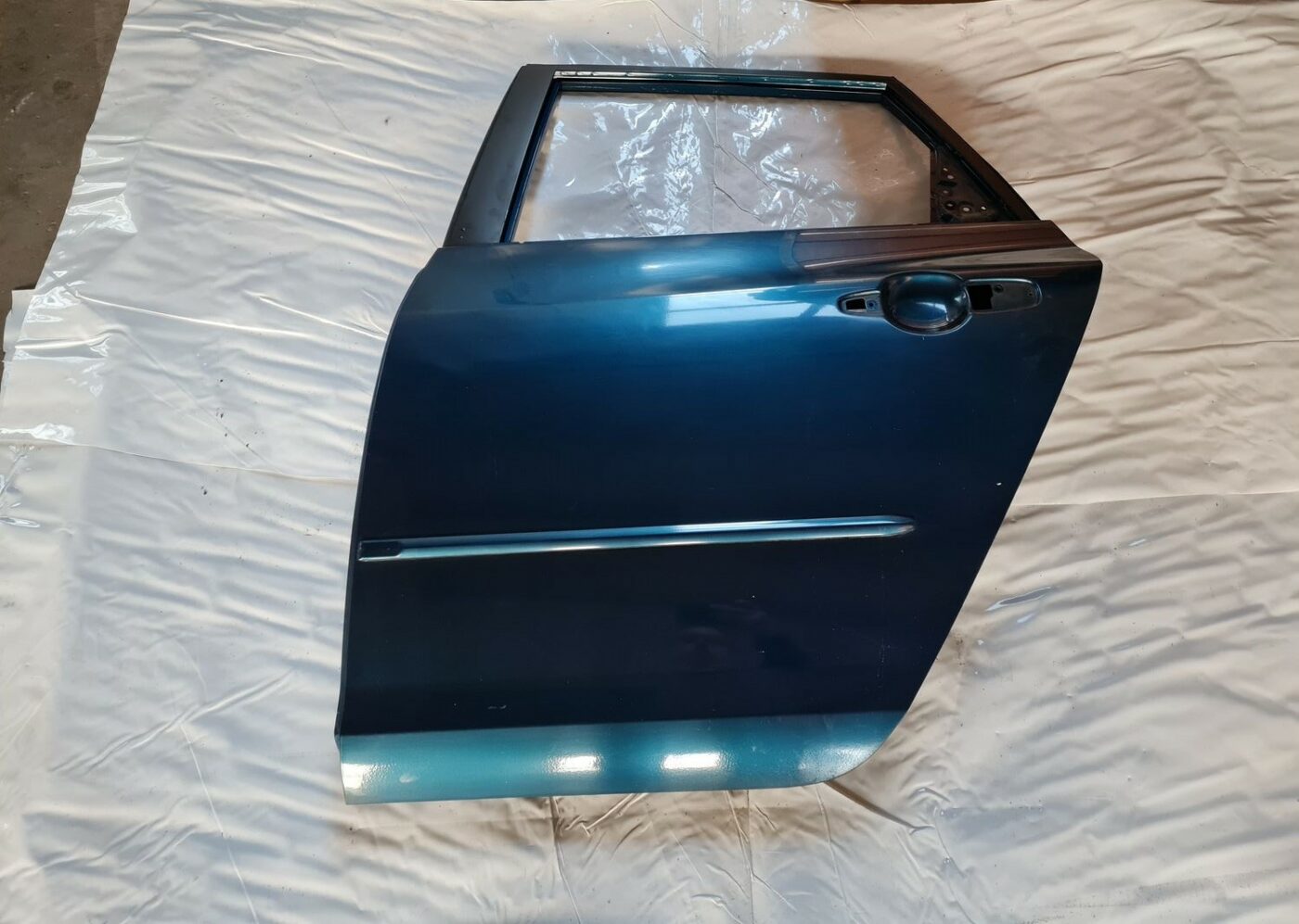 Aizmugurējās kreisās durvis priekš MAZDA 3 2007 1 Aizmugurējās kreisās durvis priekš MAZDA 3 2007